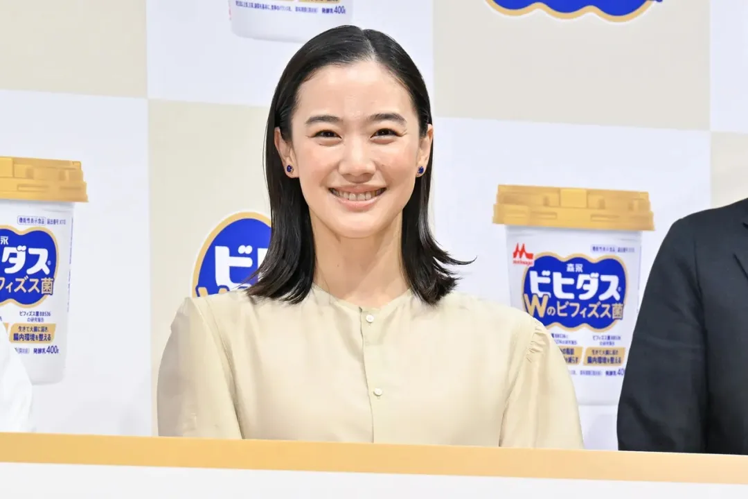 日娱“清冷系”女神婚后杀疯了！美貌直击心脏，粉丝哀嚎：这谁能顶得住啊！