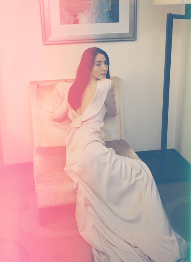 美到失语！长泽雅美婚后晒照大露美背，网友惊叹：身材太能打！